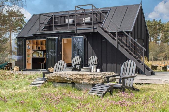Современный дом на берегу моря в Швеции