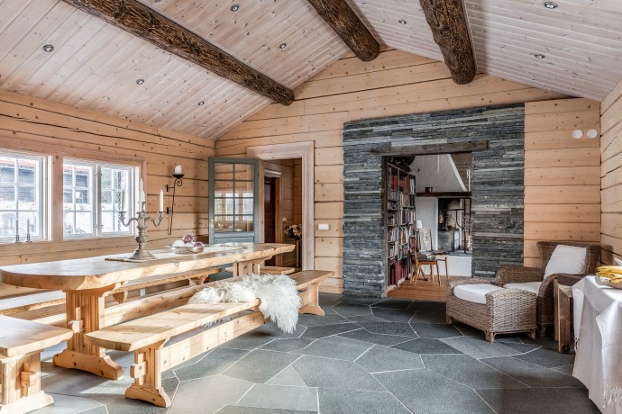 Стильный бревенчатый дом недалеко от шведского горнолыжного курорта Оре