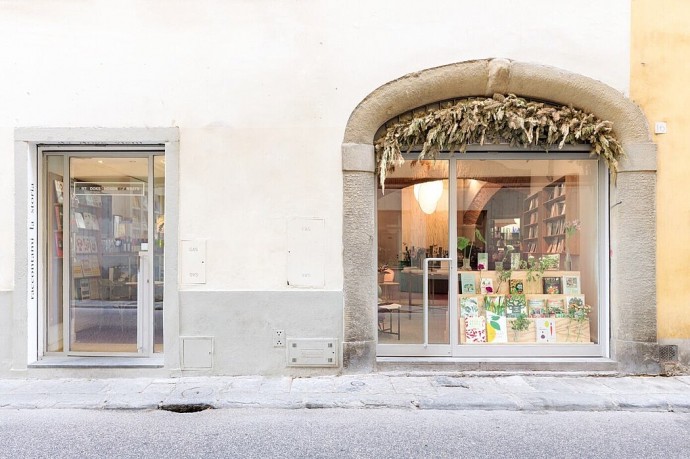 Книжный магазин и кафе Libreria Brac в историческом центре Флоренции, Италия