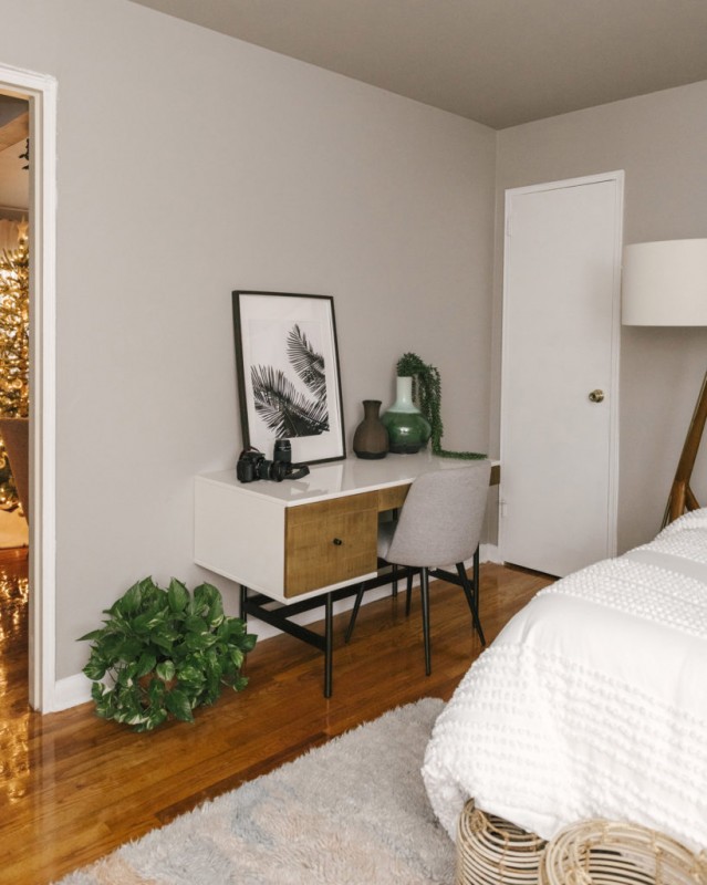 Сочетание серых оттенков и латунных элементов в интерьере квартиры в Нью-Джерси