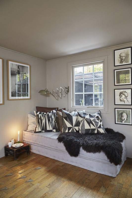 Небольшая уютная хижина в лесу