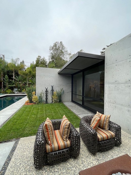 Современный бетонный дом в Санта-Барбаре
