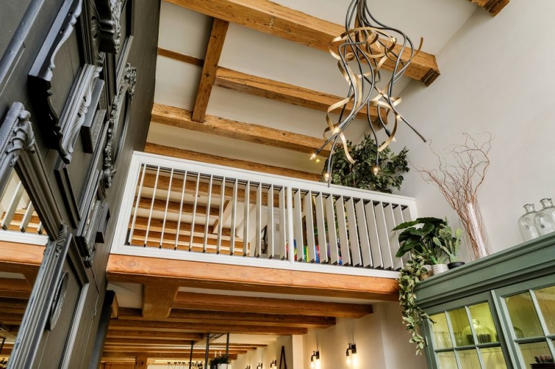 Дом XVII века в Амстердаме с множеством оригинальных деталей