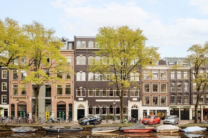 Фабричное здание XIX века в Амстердаме, преобразованное в жилой дом
