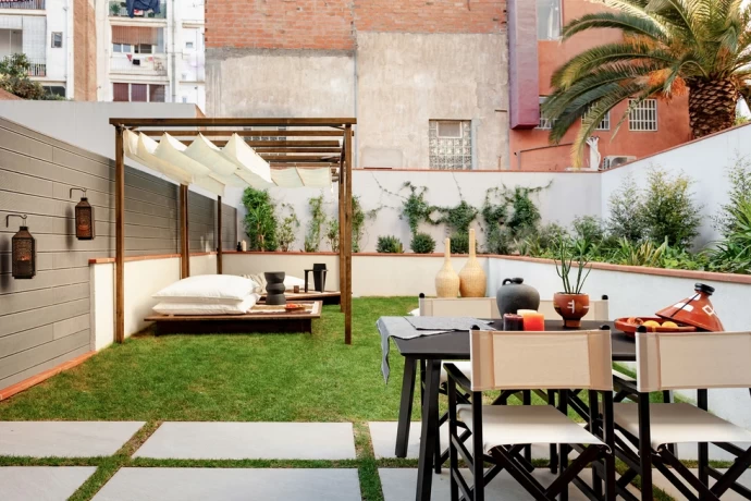 Квартира с просторной террасой в Барселоне