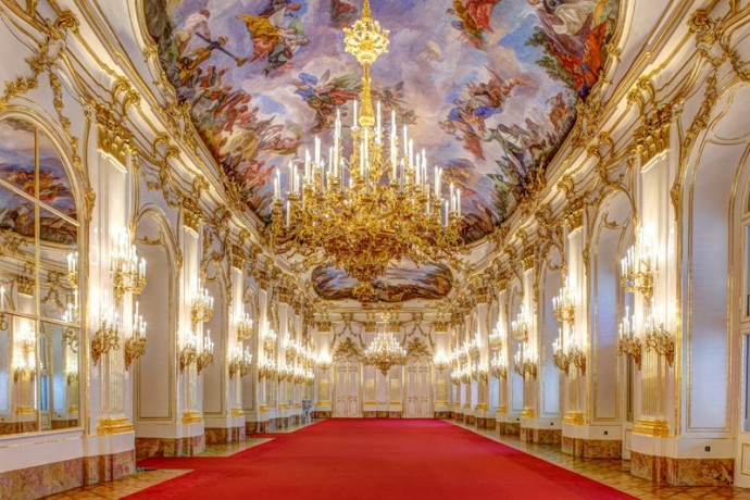 Дворец Шёнбрунн в Вене: летняя резиденция австрийских императоров династии Габсбургов