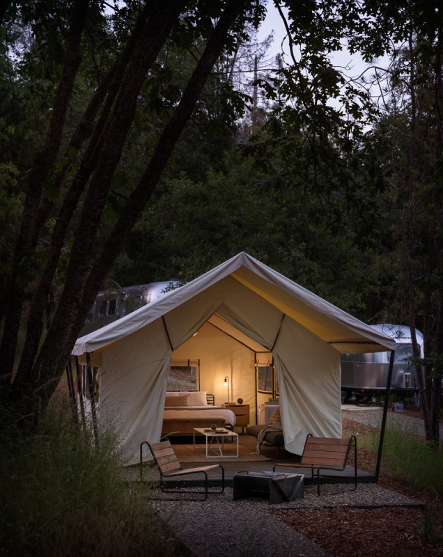 AutoCamp: роскошный кемпинг у реки Рашен-Ривер в округе Сонома, Калифорния