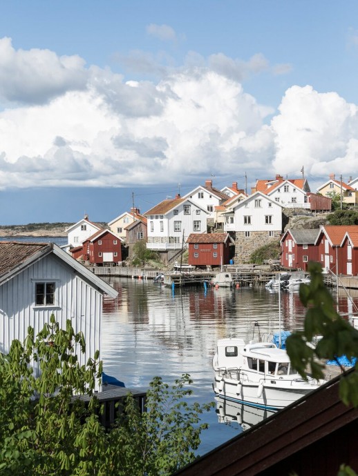 Летний дом с собственной пристанью в деревне Гульхольмен, Швеция