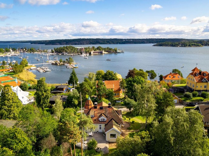 Вилла на берегу озера недалеко от Стокгольма