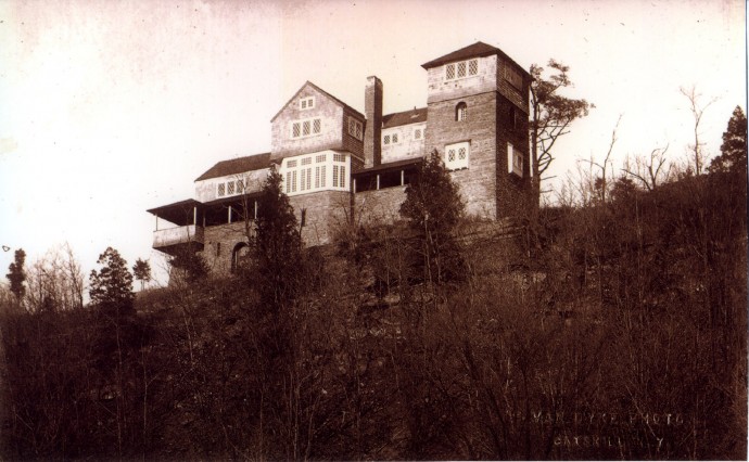 Дом 1913 года постройки в Катскилле (Нью-Йорк), восстановленный дизайнером Стивеном Шедли
