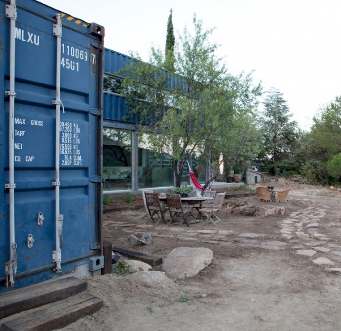 Просторный контейнерный дом в Испании