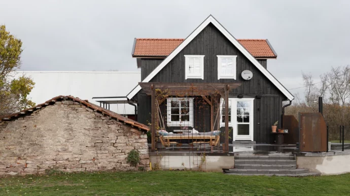 Дом, построенный в середине 1800-х годов, в деревне Ленстад на шведском острове Эланд