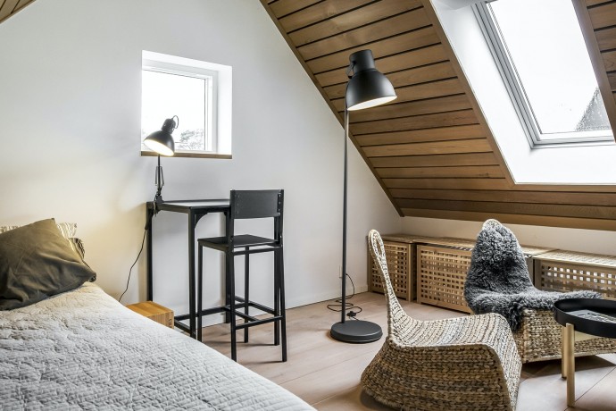 Современный дом на берегу моря в Швеции