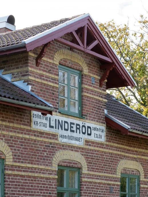 Станционный дом 1886 года в Линдерёде (Швеция), переоборудованный в жилой дом