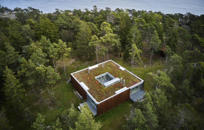 Дом из стали площадью 500 м2 в природном заповеднике на острове Готланд, Швеция