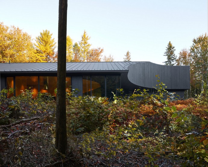 Дом посреди Лаврентийских лесов в Канаде