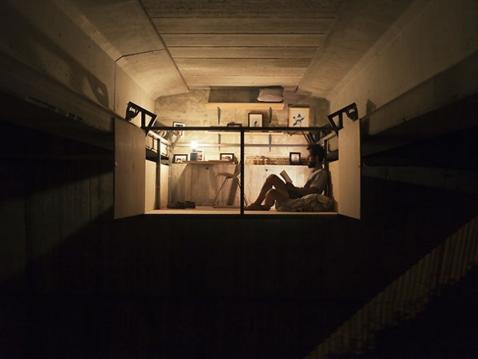 Студия под мостом в Валенсии, разработанная мебельным дизайнером Фернандо Абелланасом