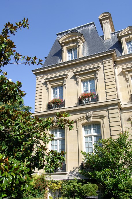 Отель Saint James в Париже
