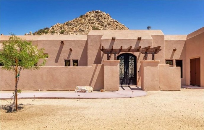 Дом актрисы Эмбер Хёрд в пустыне Мохаве, США