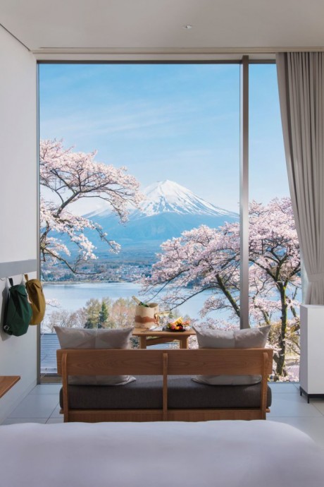 Японский отель Hoshino Resorts с видом на гору Фудзи