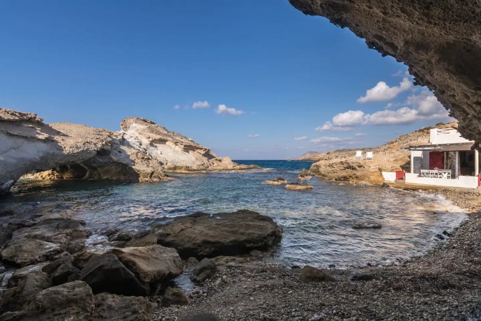 Небольшая вилла на греческом острове Милос