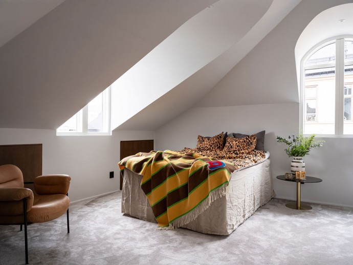 Стильная мансардная квартира под крышей старого дома в Стокгольме Стильная мансардная квартира под крышей старого дома в Стокгольме