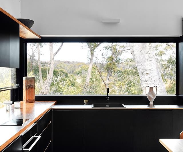 Дом архитектора Саймона Андерсона и диетолога Ким Белл в долине Мегалонг, Австралия