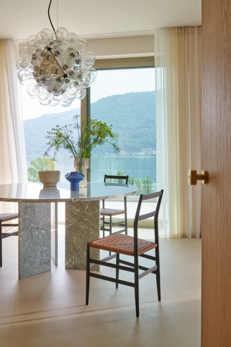 Квартира с видом на озеро Изео в итальянской провинции Бергамо