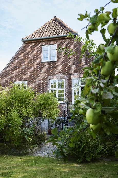 Дом дизайнера Томаса Бертельсена и его супруги хирурга Нины в пригороде Копенгагена, Дания