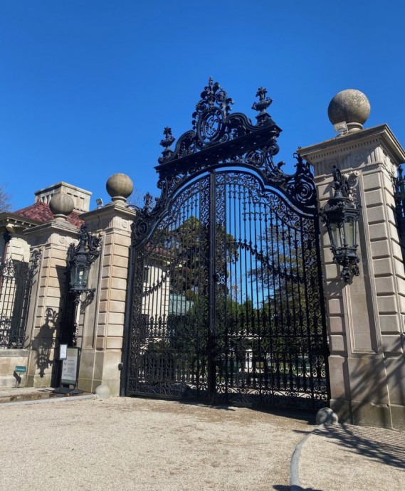 Дворец The Breakers 1895 года постройки, принадлежащий семье американских миллионеров Вандербильт