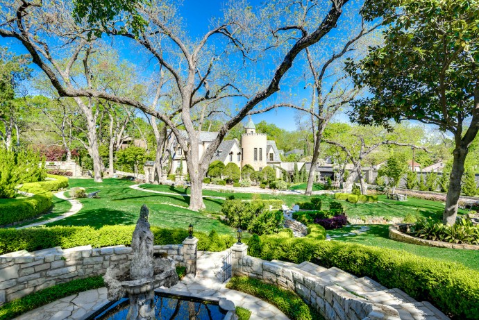 Историческое поместье Chateau des Grotteaux в Далласе