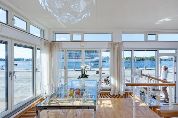 Шведская квартира в доме на набережной (60 м2)