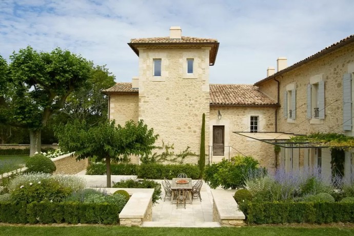 Дом британцев архитектора Хьюга Боска и дизайнера Софи Джеймс в Любероне, Франция