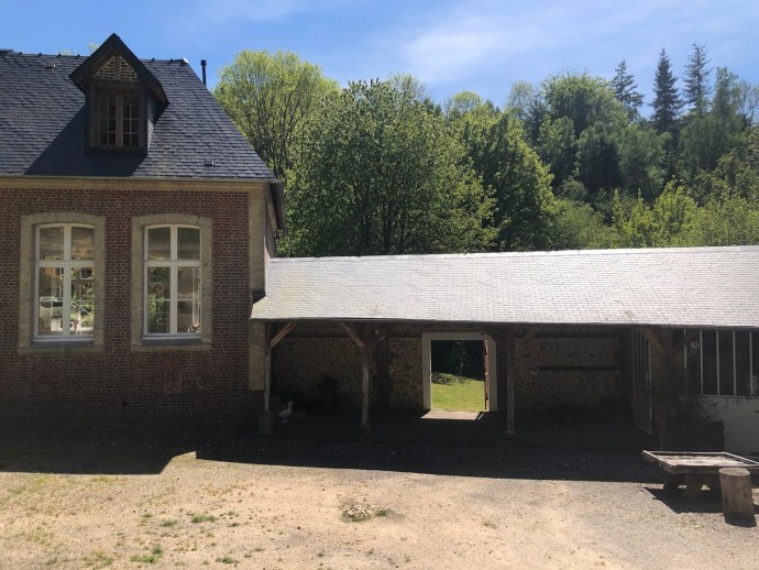 Старинная школа в Кальвадосе (Нормандия), превращенная в жилой дом