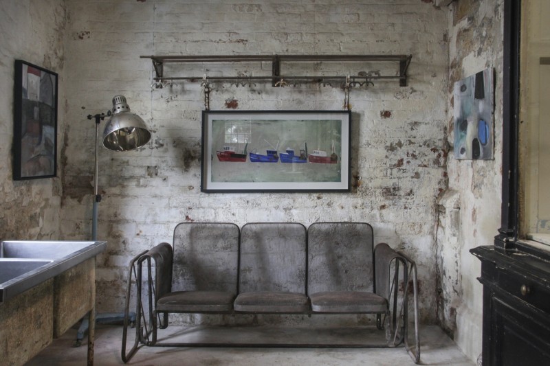Антикварный салон в старинной заброшенной часовне