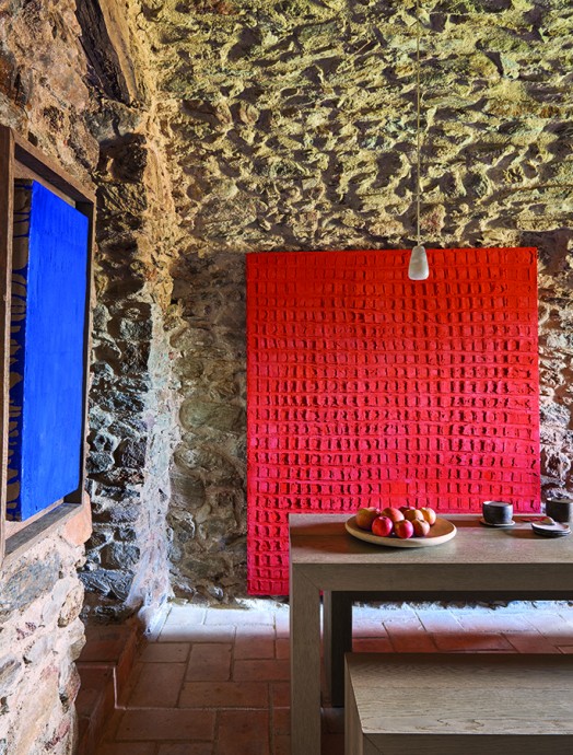 Дом дизайнера Джоана Лао и художницы Адалины Короминес в провинции Жирона, Испания