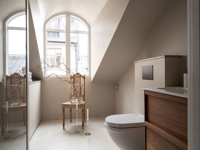 Стильная мансардная квартира под крышей старого дома в Стокгольме Стильная мансардная квартира под крышей старого дома в Стокгольме