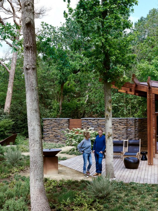 Деревянная вилла посреди леса недалеко от села Берген, Нидерланды Деревянная вилла посреди леса недалеко от села Берген, Нидерланды