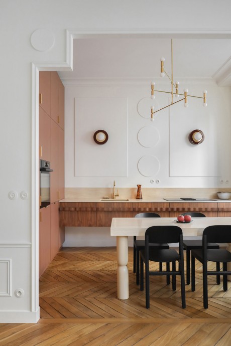 Современный дизайн классических апартаментов для молодой семьи в Париже