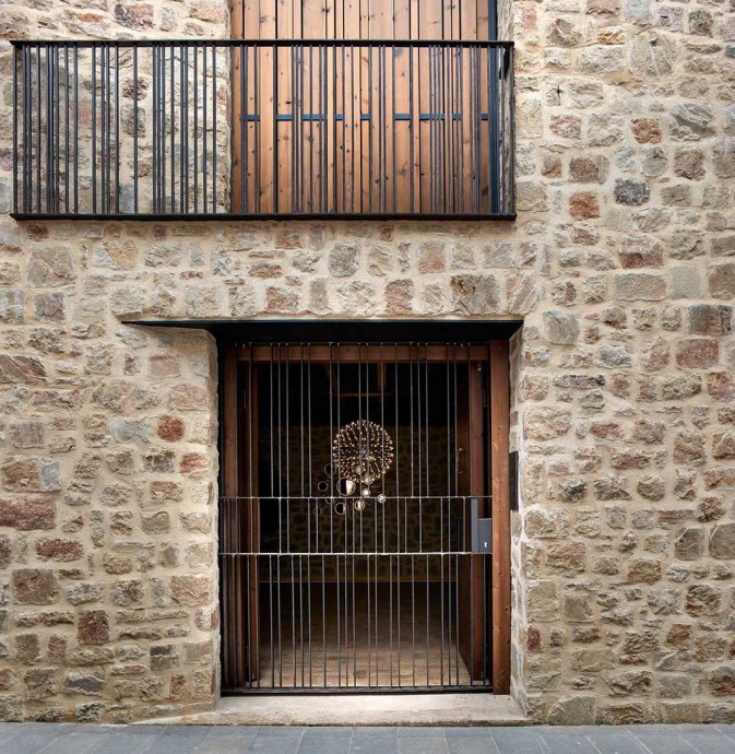 Реконструкция старинного сельского дома в Мора-де-Рубьелос, Испания