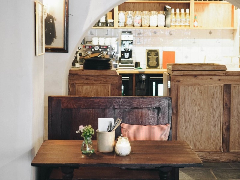 Приморский паб The Ferry Boat Inn в Корнуолле, Англия