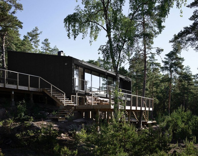Современный дом в шведском лесу