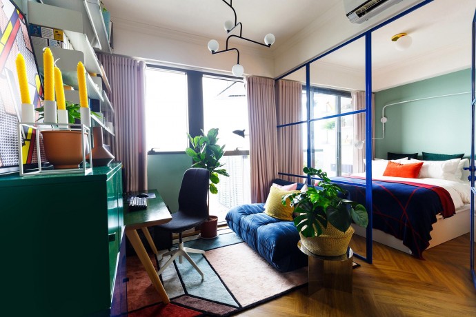 Яркий интерьер квартиры-студии в Сингапуре