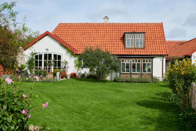 Современный шведский загородный дом, стилизованный под старинный