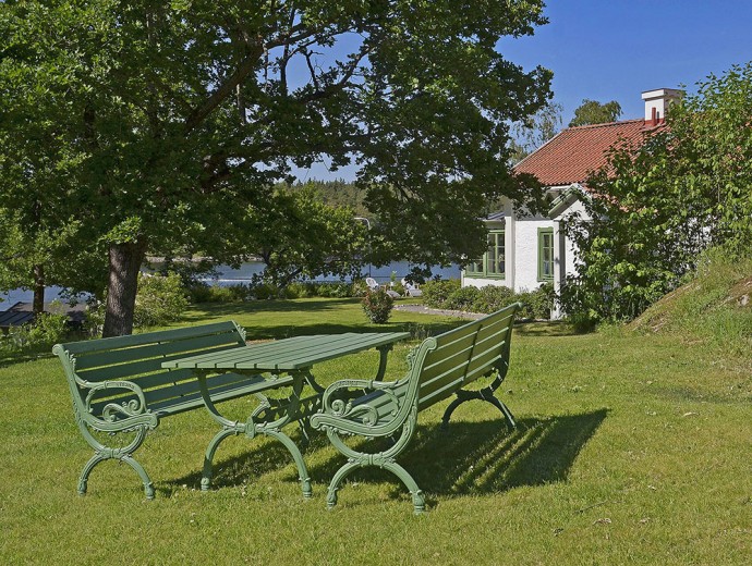 Загородный дом у озера в Швеции