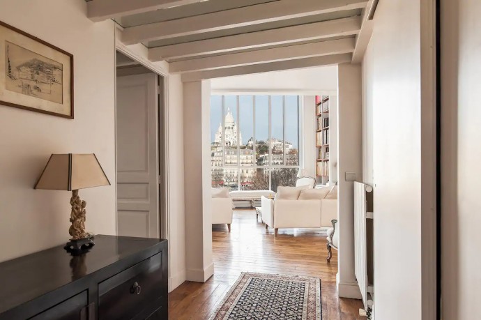 Квартира с видом на базилику Сакре-Кёр в Париже