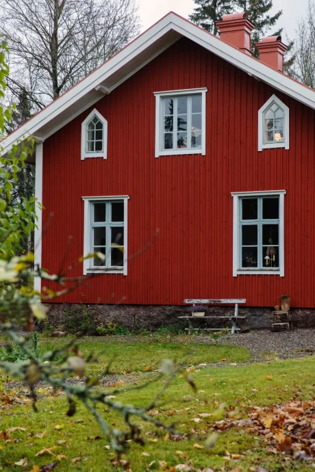 Старая начальная школа в Эребру (Швеция), превращённая в жилой дом