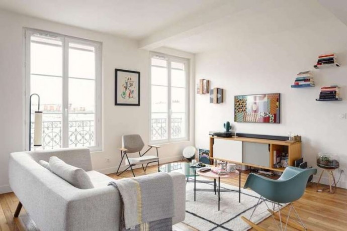 Яркие цвета в интерьере парижской квартиры