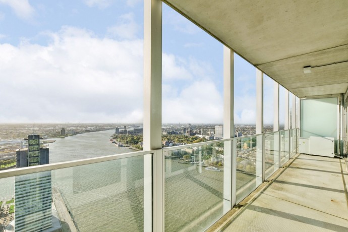 Квартира на 43-м этаже высотки в Роттердаме, Нидерланды (236 м2)