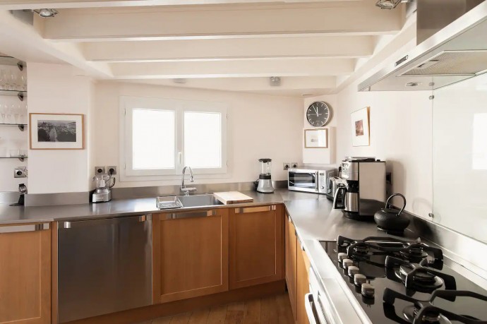 Квартира с видом на базилику Сакре-Кёр в Париже